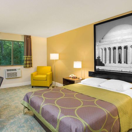 Super 8 By Wyndham Waldorf Motel Екстериор снимка